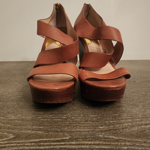 Michael Kors Elena Luggage Tan Leather Wedge Sandals Gold Plate Back Zip 9.5 - Picture 8 of 12